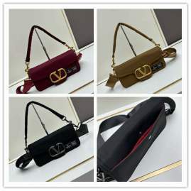 Picture of Valentino Handbags _SKUfw166008668fw